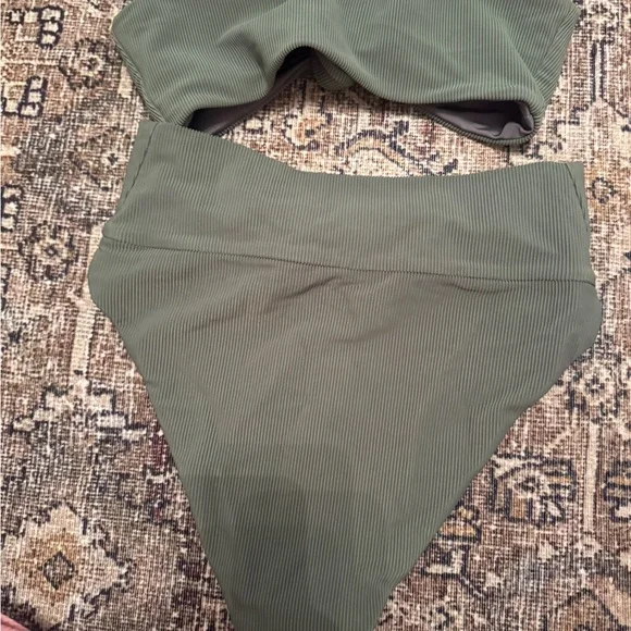 Beach Riot army green swimsuit never worn - Picture 10 of 10